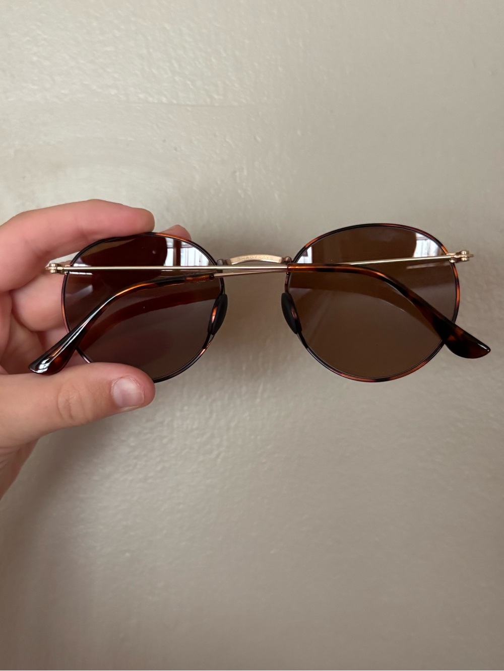 Round Metal Frame Sunglasses - Picture 3 of 3